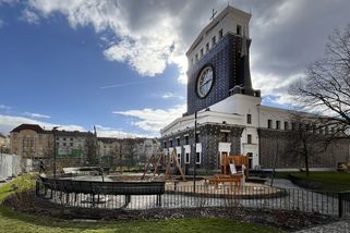 FOTO: Nový „Jiřák“ už brzy. Rekonstrukce známého náměstí finišuje - Novinky