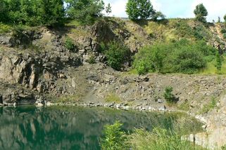 Lom Šošůvka není pro auta, ale pro plavce ano. Vstup je zdarma a voda překvapí čistotou - Médium.cz