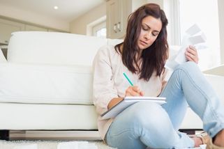 Půl milionu na účtu a plat 45 tisíc. Mladá lékařka se chová tak, aby nepotřebovala peníze od muže - Proženy.cz