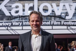 Filmové Vary začaly příjezdem hvězd na červený koberec. Pokračují vzpomínkou na Jiřího Bartošku - Novinky