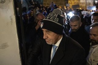 Babiše v Benešově vypískali odpůrci. „Dobytek,“ rozplakala se jeho fanynka - Seznam Zprávy
