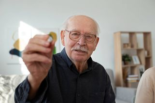 Vláda slíbila lepší důchody, teď couvá. Juchelka přiznal, že výhodnější výpočet kabinet nestíhá