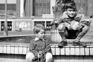 Podívejte se na dosud nezveřejněné snímky z oslav Dne tisku, rozhlasu a televize v roce 1959 - Médium.cz
