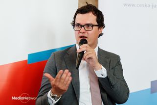 Konec povolení na desítky stran? Advokát Faltus popsal, proč se stavební řízení zasekává