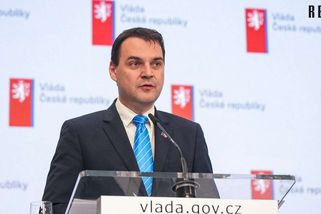 Česko vyhrálo šampionát v trapnosti. Všechny státy vědí, kdo pojede na summit NATO, my hrajeme macinkiádu