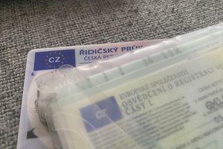 Němci přísně kontrolují hranice. Kdo jede tankovat nebo nakupovat jen s řidičákem, zadělává si na zbytečný problém