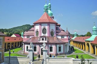 Uvnitř kostela na Českolipsku někdo nasprejoval hákové kříže - Novinky