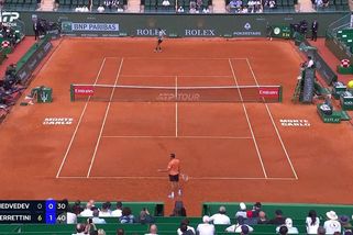 Berdych má následovníka. Medveděv schytal drsný výprask, jaký mužský tenis dlouho nepamatuje - Sport.cz