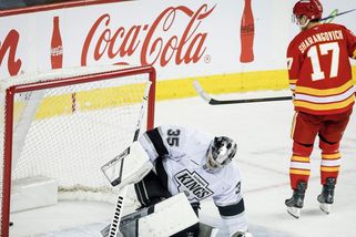 NHL | Nájezd roku v NHL neměl platit. V Calgary rozhodla nechtěná finta - Sport.cz