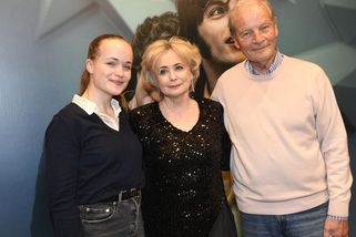 Janu Nagyovou na pražské premiéře filmu podpořil o 13 let mladší manžel a krásná dcera