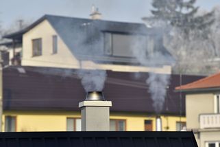 Obrovská povolenková nelogika. Nezavedení emisních povolenek pro vytápění a dopravu uškodí chudým
