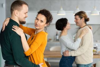 Láska bez hranic: Polyamorie mění pravidla hry - Novinky