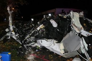 Řidič na Jičínsku zdemoloval auto o svodidla a strom. V nemocnici zemřel - Novinky