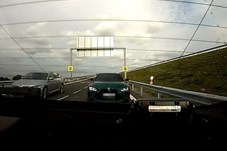 Silniční pirát uháněl po dálnici D11 rychlostí 227 km/h - Novinky