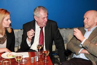 Pornopárty Kateřiny Zemanové. Hrad mluvil o podvrhu, ona pak řekla: „Doma jsme se tomu smáli“ - Médium.cz