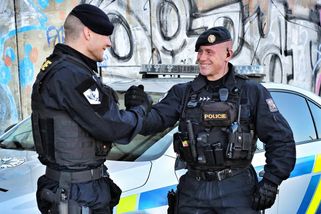 Podivné nákupy policie. Kontrola odhalila zásoby na desítky let i miliony uvázané ve skladech