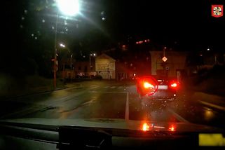 Mladý řidič v Hlinsku zadriftoval v křižovatce. Honičku s policií ukončila až namířená zbraň - Novinky