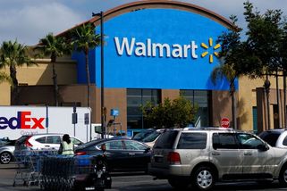 Nesvalujte zdražování na cla, zlobí se Trump na Walmart - Novinky