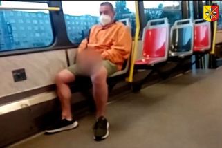 Muž onanoval před nezletilou dívkou v pražské tramvaji, natočila si ho - Novinky