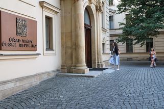 „Nejdramatičtější zásah do lidskoprávní agendy.“ Na Úřadě vlády se stávkuje - Seznam Zprávy
