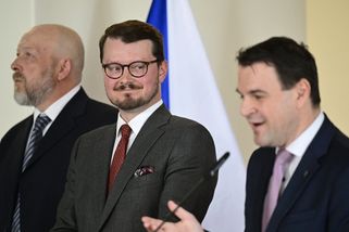 Svět Macinkových poradců. Za válku na Ukrajině může Západ. A skutečná hrozba není Putin, ale Německo