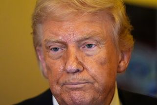 Jste pitomá, vpálil Trump moderátorce, zahodil mikrofon a odešel. Vytočily ho dotazy na volby
