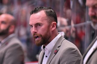 Střídáme! Pešán po třech minutách stáhl Willa. Nesáhl si na puk a my potřebovali změnit průběh utkání - Sport.cz