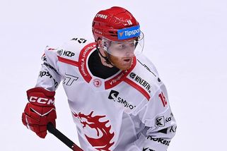 Rozhodčí poškodili Třinec. Sorry, neviděl jsem, omlouval se sudí - Sport.cz