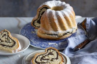 Pokud máte rádi makovou bábovku, vyzkoušejte tuto její kynutou verzi. Tady je náš recept! | Apetit