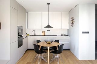 Takhle si menší byt zařídili dva architekti