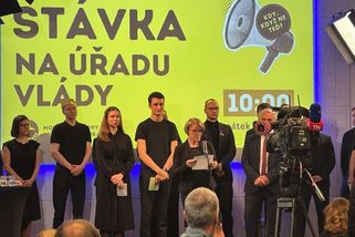 Zaměstnanci z úřadu vlády zůstanou po stávce ve stávkové pohotovosti - Novinky