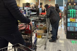 „Najížděla do mě vozíkem. Myslela jsem, že je to náhoda, ale pak to udělala znovu,“ říká zákaznice