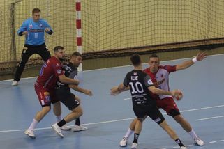 Šílenost v Srbsku. Fanoušci dělobuchem zranili soupeře, pak předčasně slavili titul - Sport.cz
