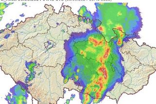 I pěticentimetrové kroupy. Českem prochází silné bouřky - Novinky
