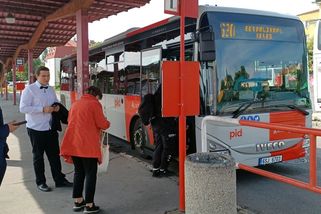 Dohady o jízdném ve Středočeském kraji skončily zdražením pro cestující - Novinky