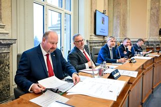 Za škody mají zaplatit i žalobci a soudci. Tejc chce rozšířit jejich vymáhání