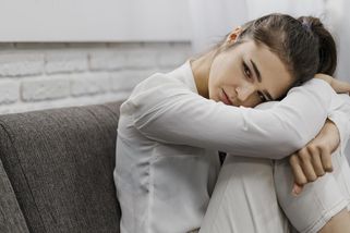 Anna (25): Zamilovala jsem se do mámina kolouška. Když jsme spolu o samotě, napětí by se dalo krájet