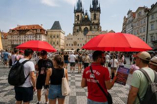 Praha stopla trik, na který upozornil Rubeš. Noviny za 750 korun s lístkem končí