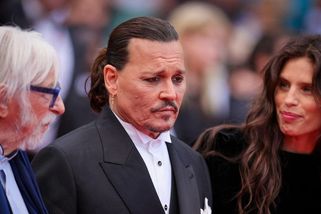 Triumfální návrat Johnnyho Deppa: V Cannes sklidil sedmiminutový potlesk vestoje. Herci tekly slzy dojetí - Super.cz