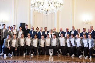 Prezident přivítal medailisty ze šampionátů. Velká čest a obrovský zážitek, oceňují hokejisté - Sport.cz