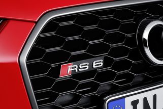 Zamaskované Audi RS 6 bouralo při testech na Nürburgringu