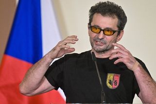 Hotovo. Poslanec ANO Růžička Vetchého Skupinu D a drony Nemesis nepomluvil, rozhodl státní zástupce