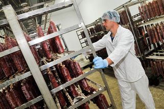 Kostelecké uzeniny žádají o dotaci, ministerstvo řeší střet zájmů