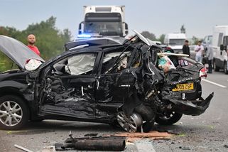 Hromadná nehoda zablokovala dálnici D2. Pět lidí se zranilo - Novinky