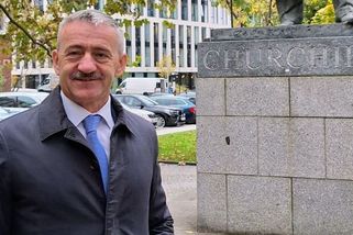 Domluv mu, nebo budeš mít ostudu. Starosta Domažlic čelil výhrůžce kvůli dluhu příbuzného - Novinky