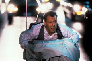 Hudson Hawk zůstává nejšílenějším filmem Bruce Willise. Pokus o zpívajícího Jamese Bonda selhal