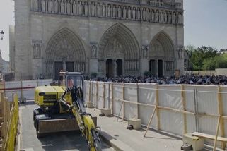 Archeologický objev století? Badatelé odkrývají pod Notre-Dame ztracené dějiny Paříže