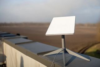 Satelitní internet je v Česku a díky nízké ceně mění pravidla hry. U rodinných domů o ničem jiném ani neuvažujte