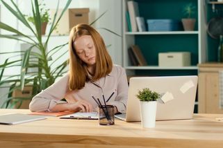 Trápí se vaše dítě? Nemusíte obíhat ordinace, terapii mu pojišťovna proplatí i online