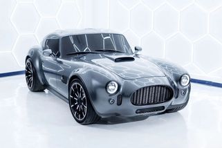 Slavný sporťák AC Cobra je zpět jako nadupané retro kupé